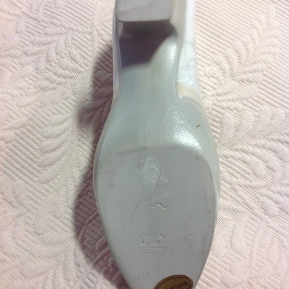 Lladro Figurine of Victorian Lace-up Shoe Active - Picture 7 of 14